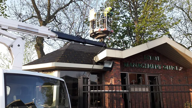 Roof jet washing